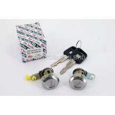 Isuzu NKR / NHR / NPR / Truck 84-93 Door Lock with Key | OE Part Number : R 8-94332-461 / L 8-94332-460